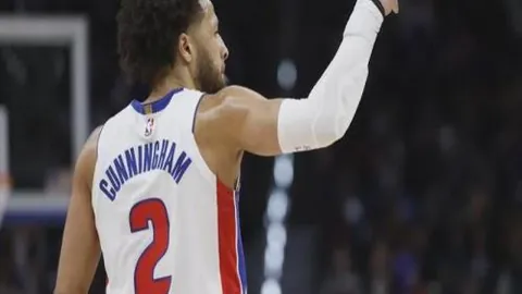 “18强赛意外逆袭！联赛末位球队击败亚洲劲旅，四强赛局悬念迭起”